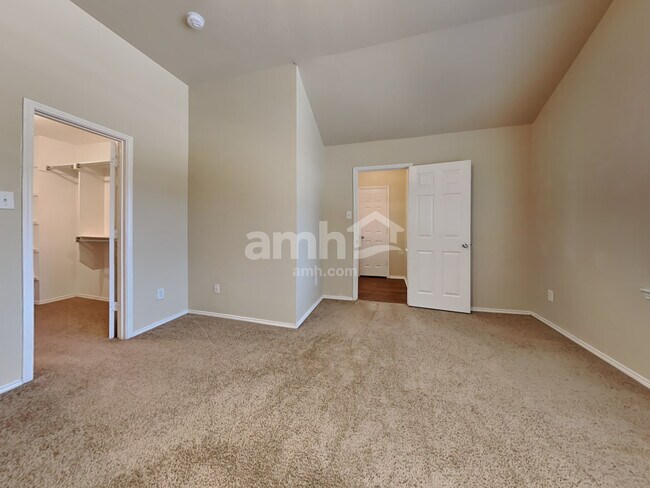 Building Photo - 2120 Malone Dr