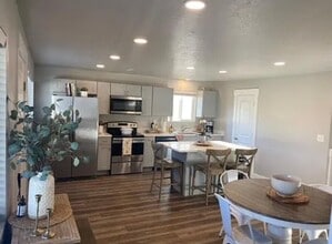 Building Photo - 675 E 4250 S