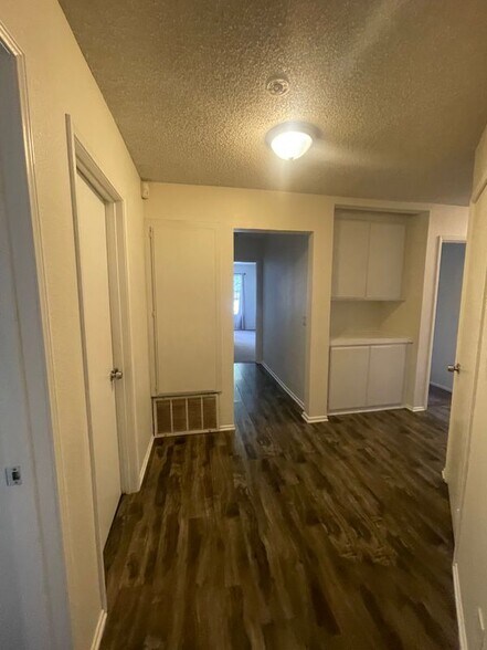 Building Photo - 3736 Eclipse Dr