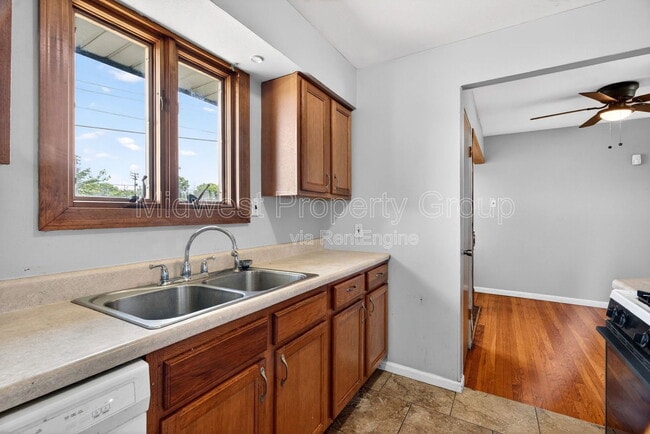 Building Photo - 515 Topaz Ave