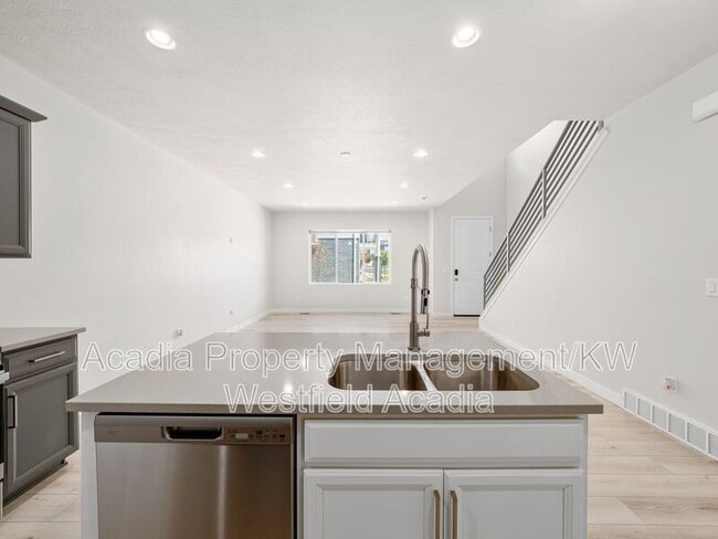 Building Photo - 15083 S Reins Wy