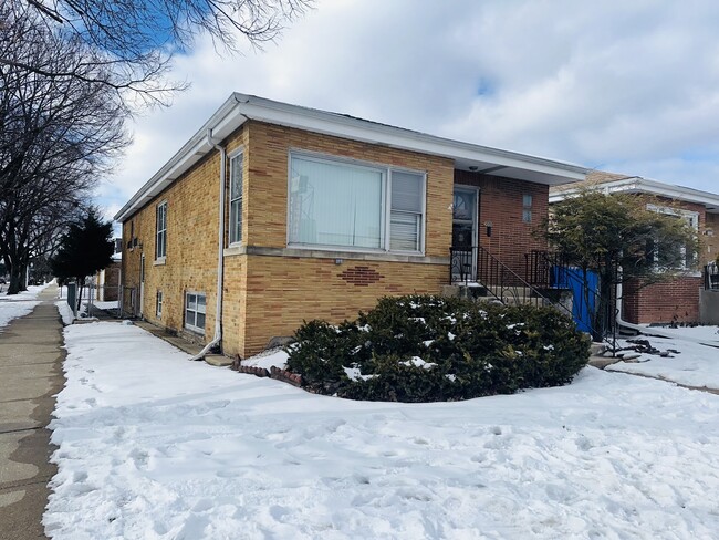 Building Photo - 3000 N Austin Ave