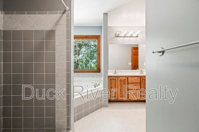 Building Photo - 1963 TN-166