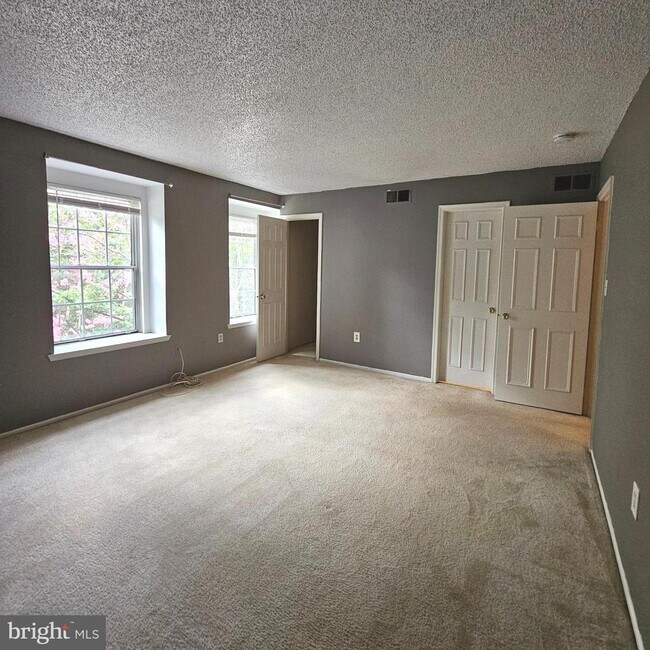 Building Photo - 7754 New Providence Dr