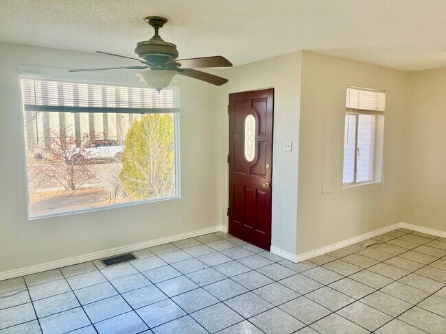 Building Photo - Charming 3-bedroom, 1-bathroom home availa...