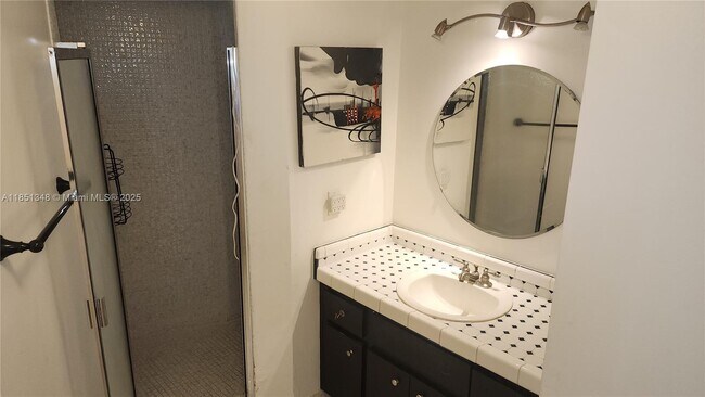 Building Photo - 1301 NE Miami Gardens Dr