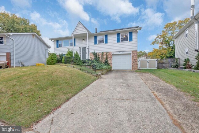 Building Photo - 852 Birchwood Ct