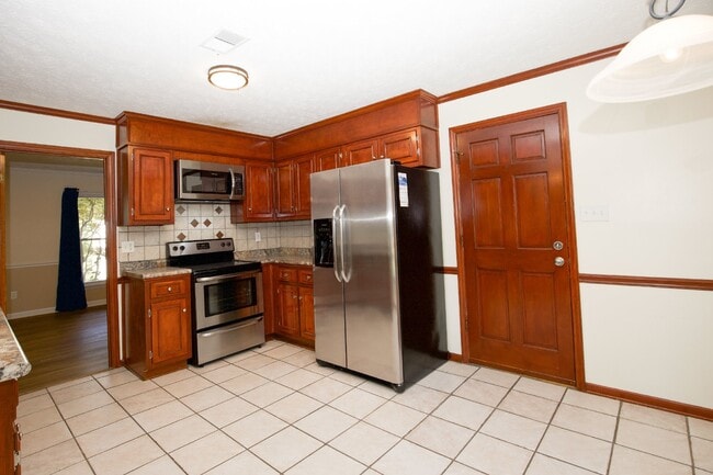 Building Photo - 330 Conifer Dr