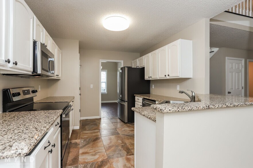 Building Photo - 2060 Club Bay Dr