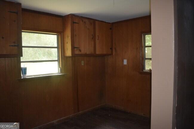 Building Photo - 1387 Dewey St