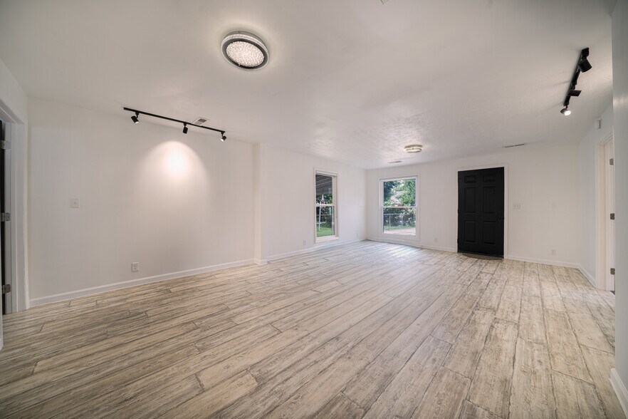 Building Photo - 212 McArthur Dr