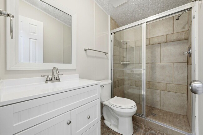 Building Photo - 215 Lee Pl