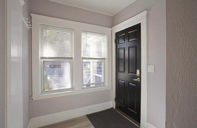 Building Photo - 287 Medford St