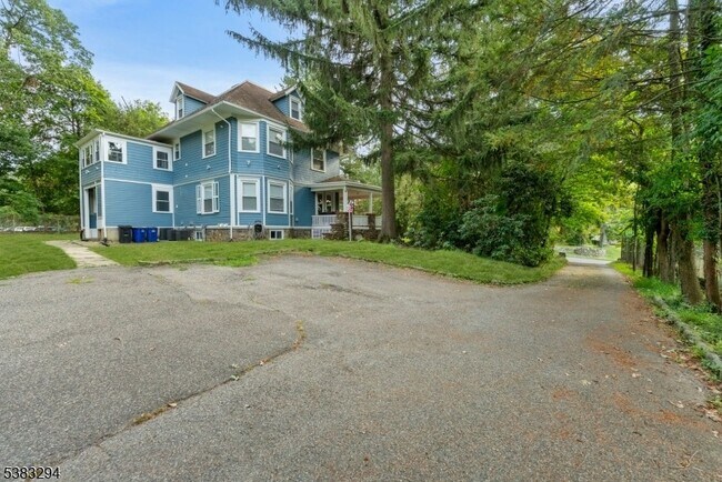 Building Photo - 31-37 Oak Grove Rd