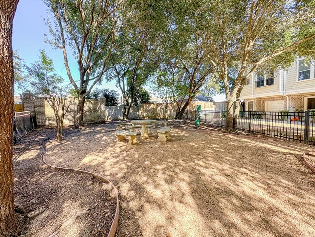 Building Photo - 3001 Murworth Dr