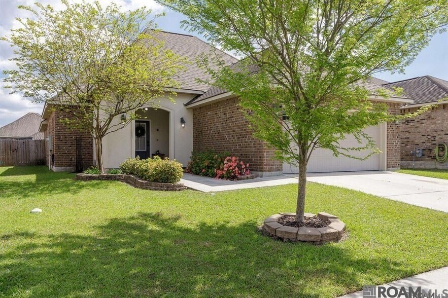 Building Photo - 18326 Sunset Park Dr