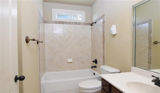 Building Photo - A stunning 5-bedroom, 4-bathroom home in B...