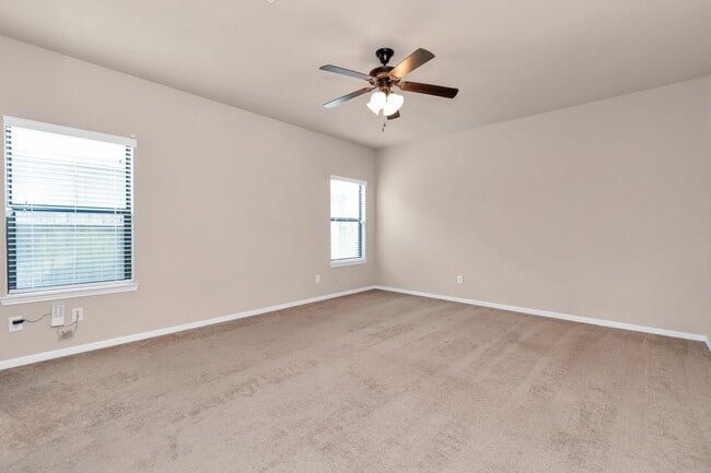 Building Photo - 5635 Round Robin Dr