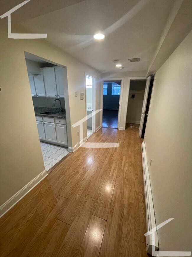Building Photo - Large 3 bed unit in Allston near the Green...
