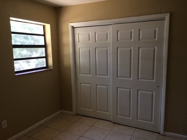 Building Photo - Large 6-2 house with new central air