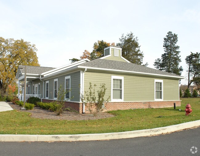 Building Photo - Crosswinds At Hudson