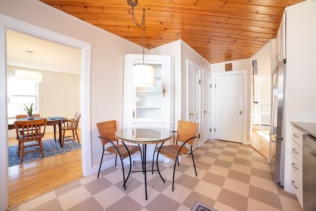 Building Photo - 47 Florence St