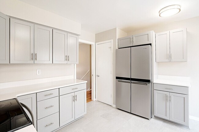 Building Photo - Spacious Pet-Friendly Hollymead Home With Updates