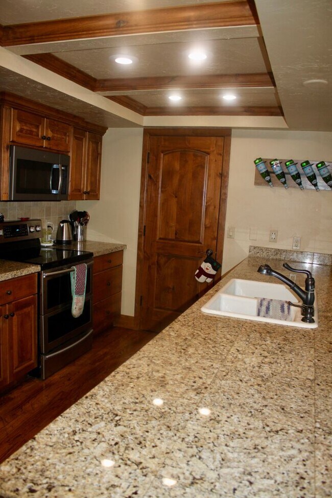 Building Photo - Ivy Lane Townhome | Provo