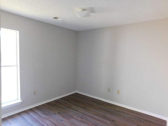 Building Photo - 5840 Waverly Dr