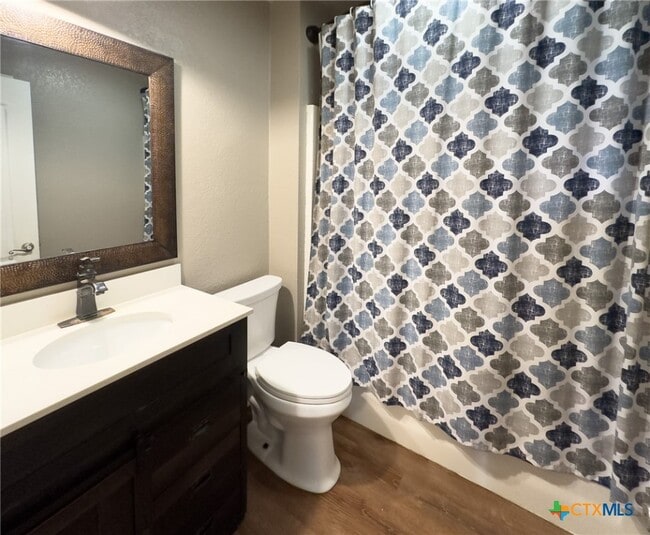 Building Photo - 308 Oak Ridge Dr