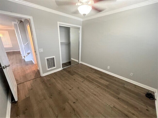 Building Photo - COSTA MESA 4BR/3BA TOWNHOME READY FOR MID-JULY OCCUPANCY