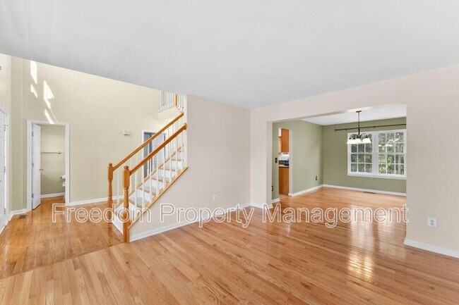 Building Photo - 9140 Worthington Dr