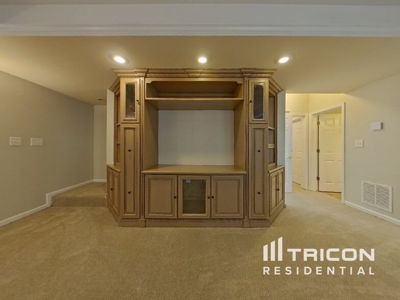 Building Photo - 391 Spring Willow Dr NW