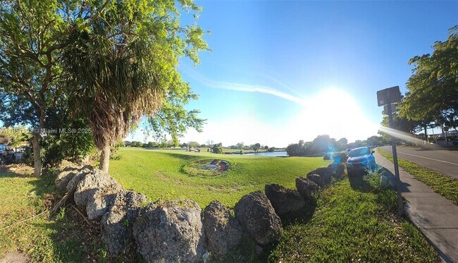Building Photo - 13715 Kendale Lakes Cir