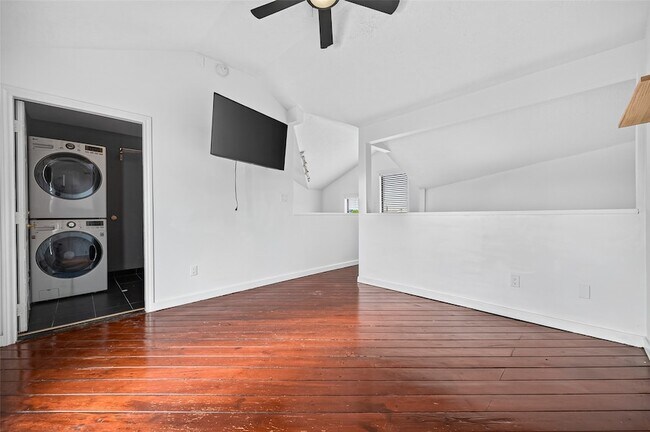 Building Photo - 708 W Clay St