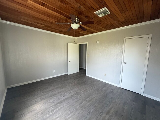 Building Photo - FOR RENT in RAYNE!