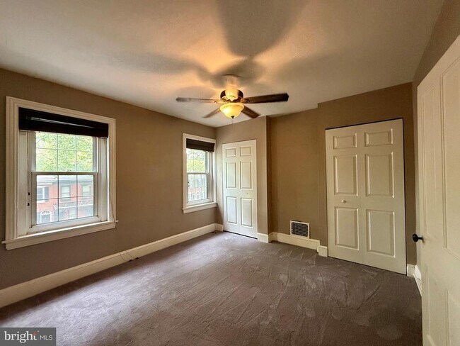 Building Photo - 924 Lovering Ave