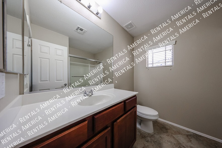 Building Photo - 2472 E Boston St