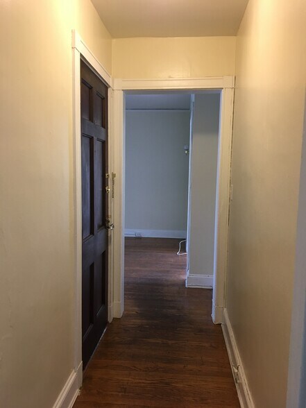 Building Photo - 4135 Roland Ave