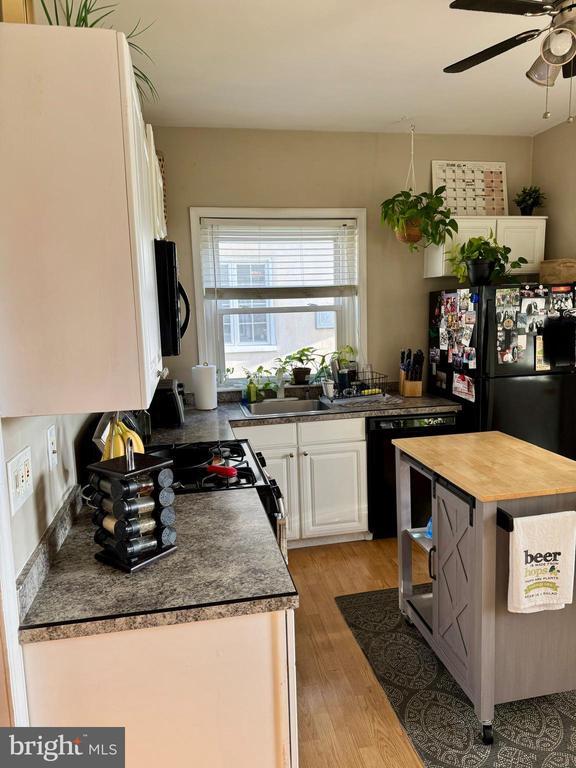 Building Photo - 421 N Chestnut St