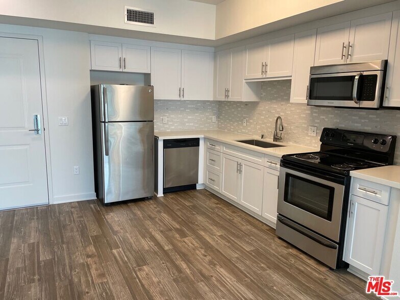 Building Photo - 12655 Bluff Creek Dr