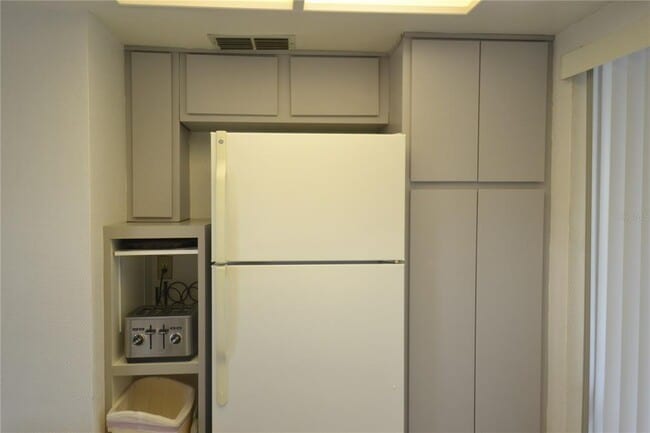 Building Photo - 284 Woodlake Wynde