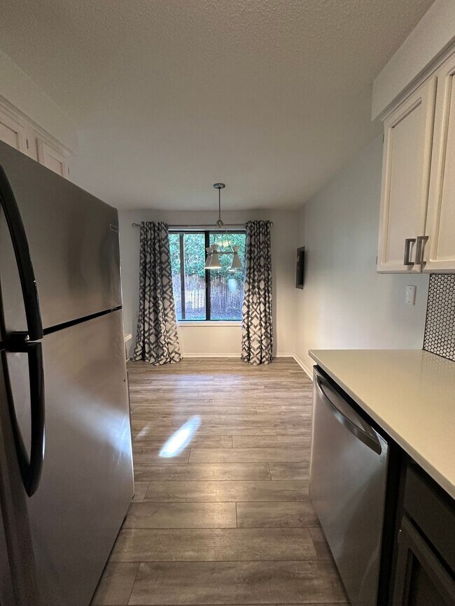 Building Photo - Cozy 2 bdrm 2 bath Condo in Vancouver, WA