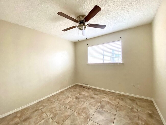 Building Photo - 110 Mariposa Dr
