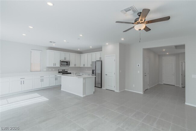 Building Photo - 5945 Lindenberry Walk St