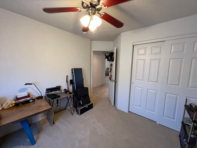 Building Photo - 3 BEDROOM IN WILDFLOWER!