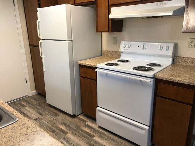 Building Photo - $1,699 Shaw and Minnewawa, 2 Bedroom Duple...