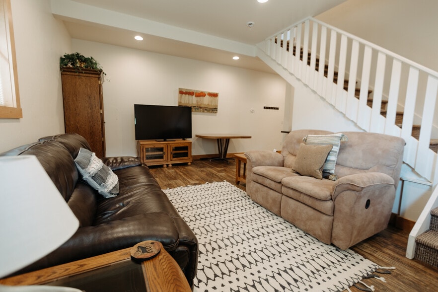 Building Photo - 120 Lasso Ln