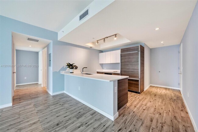Building Photo - 1100 S Miami Ave