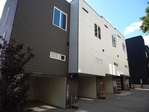 Building Photo - 3 bd 2 bath Lower Queen Anne townhouse, close to SPU